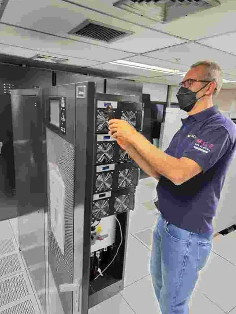 Mantenimiento UPS data center bancario