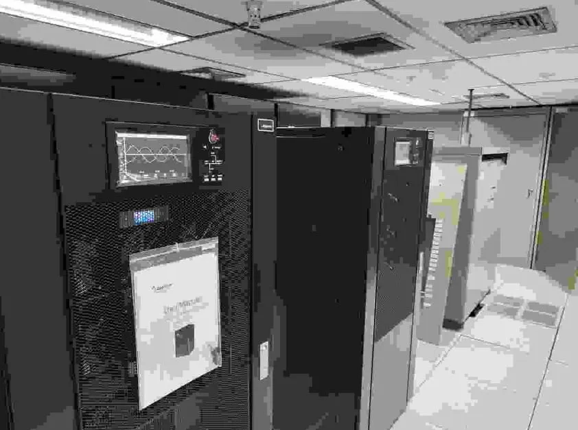 Sistema UPS protección servidores bancarios